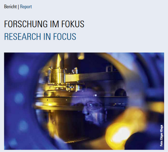 Wissenschaftliches Instrument in Nahaufnahme. Deckblatt Newsletter 4/2018.